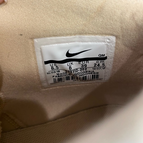 Nike - Picture 7 of 7